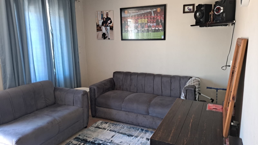 2 Bedroom Property for Sale in New Woodlands Western Cape